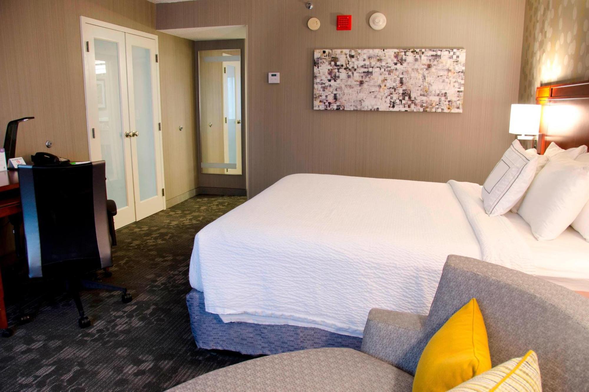 Courtyard Waterbury Downtown Hotel Exterior foto