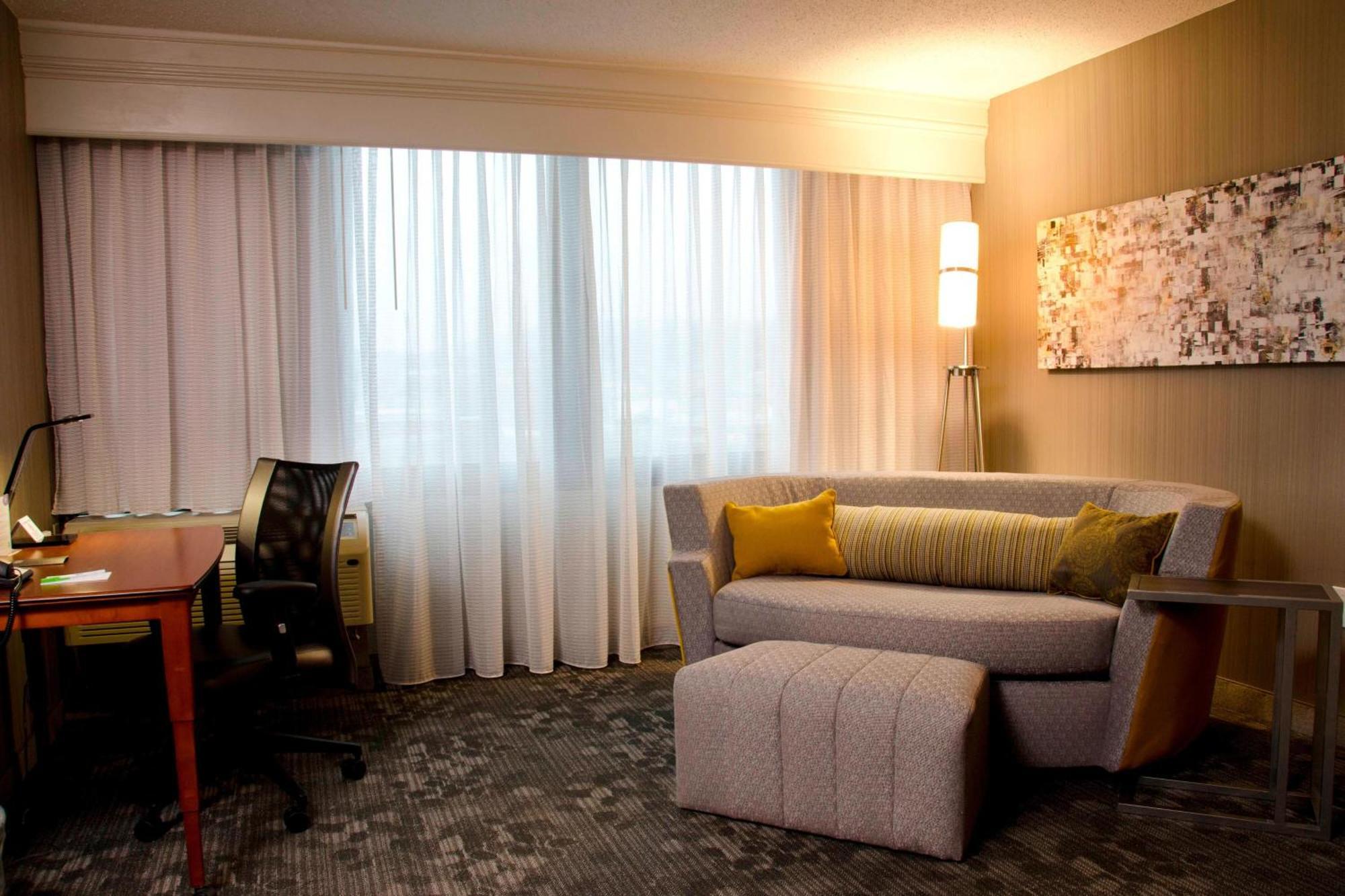 Courtyard Waterbury Downtown Hotel Exterior foto