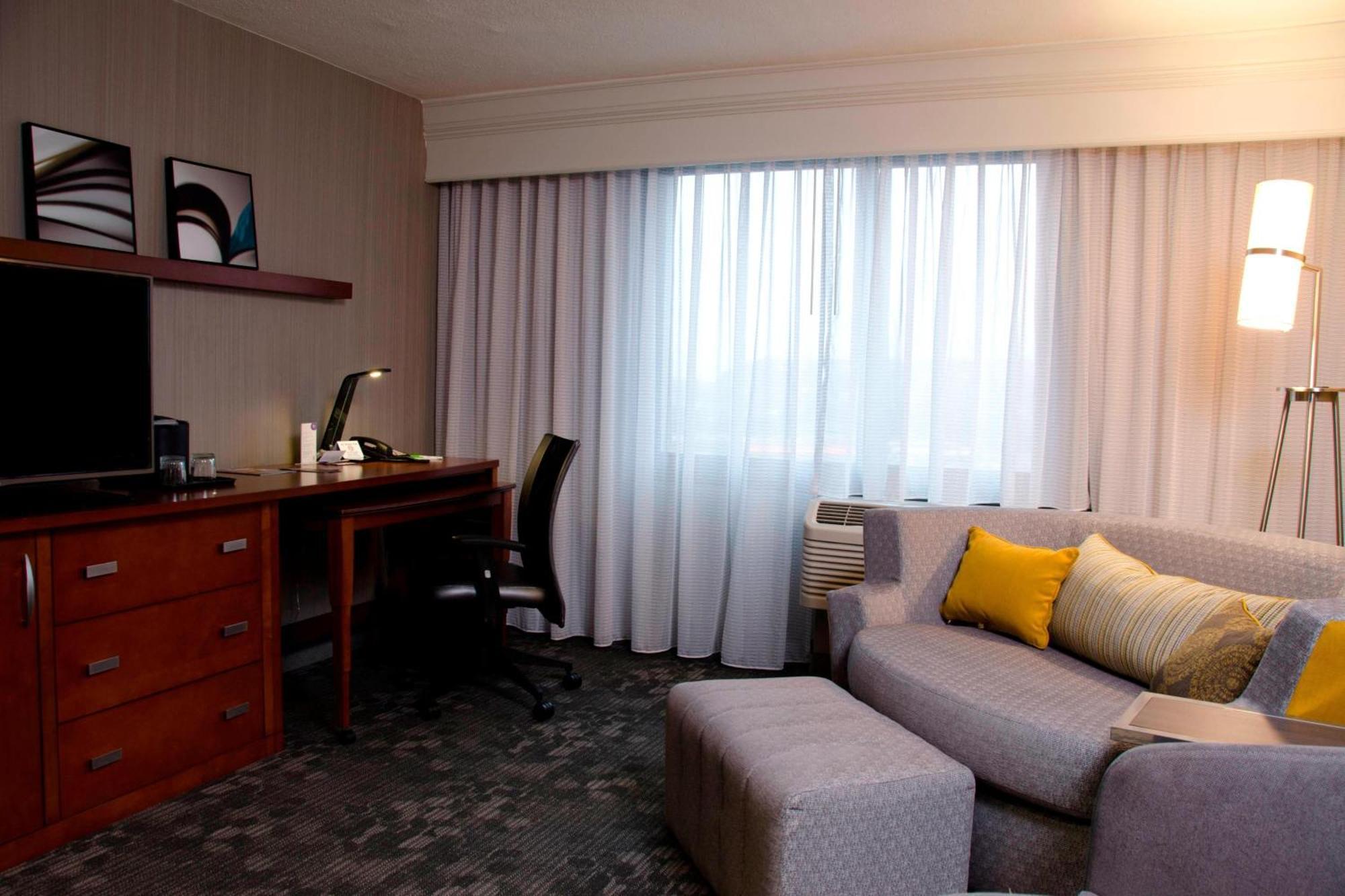 Courtyard Waterbury Downtown Hotel Exterior foto